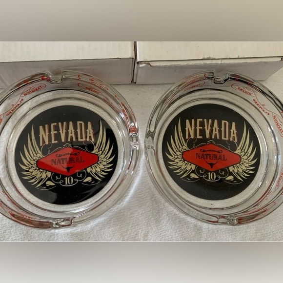 Nevada Natural Glass Ashtrays USA Made Black Red Pair of 2 NEW in BOX - Picture 2 of 2